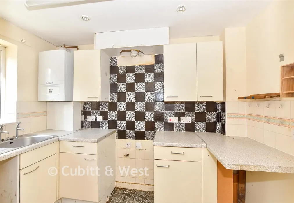 Kitchen - Grebe Close, Waterlooville, Hampshire - Wards of Kent