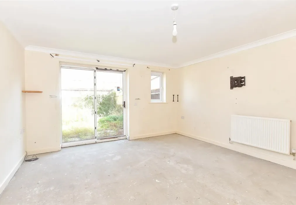 Lounge - Grebe Close, Waterlooville, Hampshire - Wards of Kent