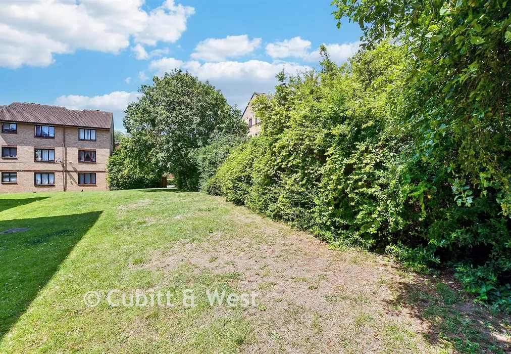 Communal Gardens - Adams Way, Croydon, Surrey - Wards of Kent