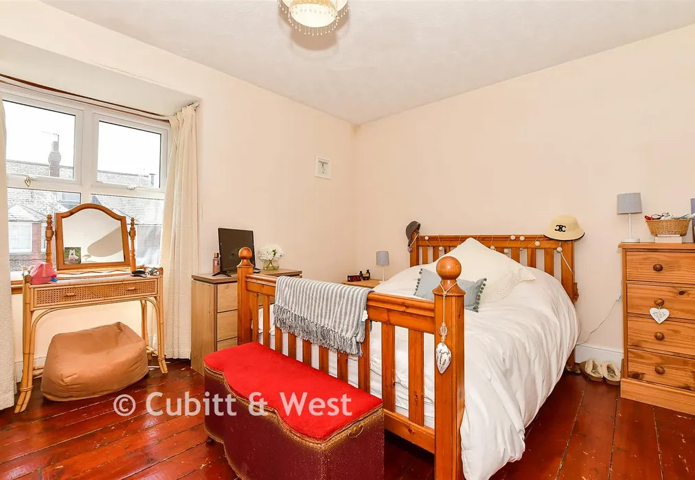 Bedroom 1 - Framfield Road, Uckfield, East Sussex - Wards of Kent