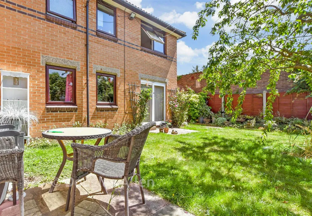 Rear Garden - Portland Close, Romford, Essex - Wards of Kent