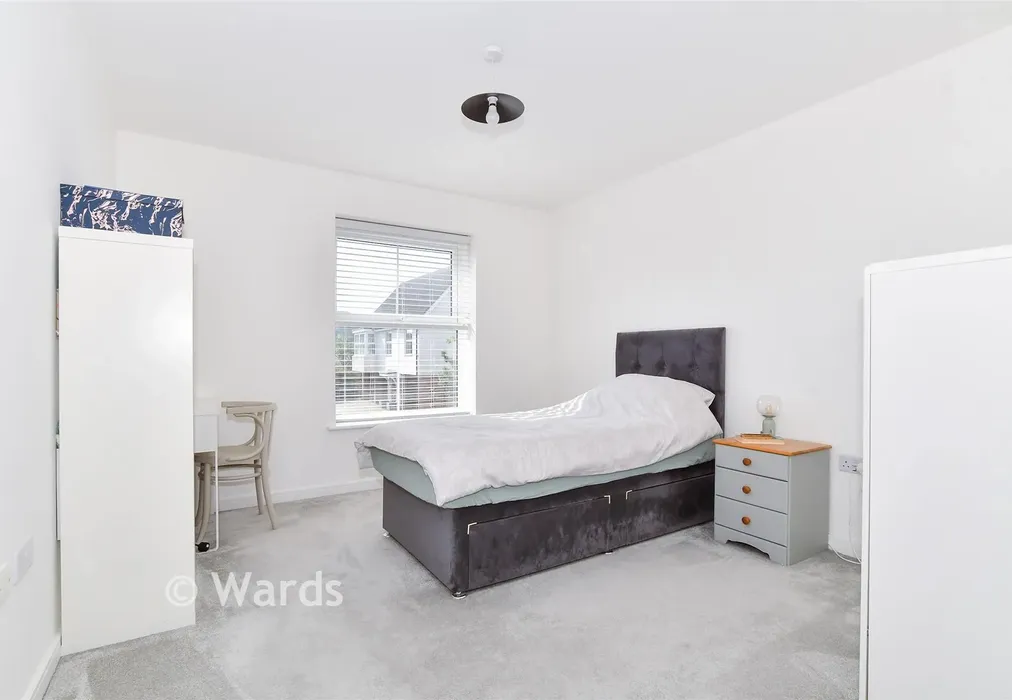 Bedroom 1 - Royal Crescent, Kings Hill, Kent - Wards of Kent