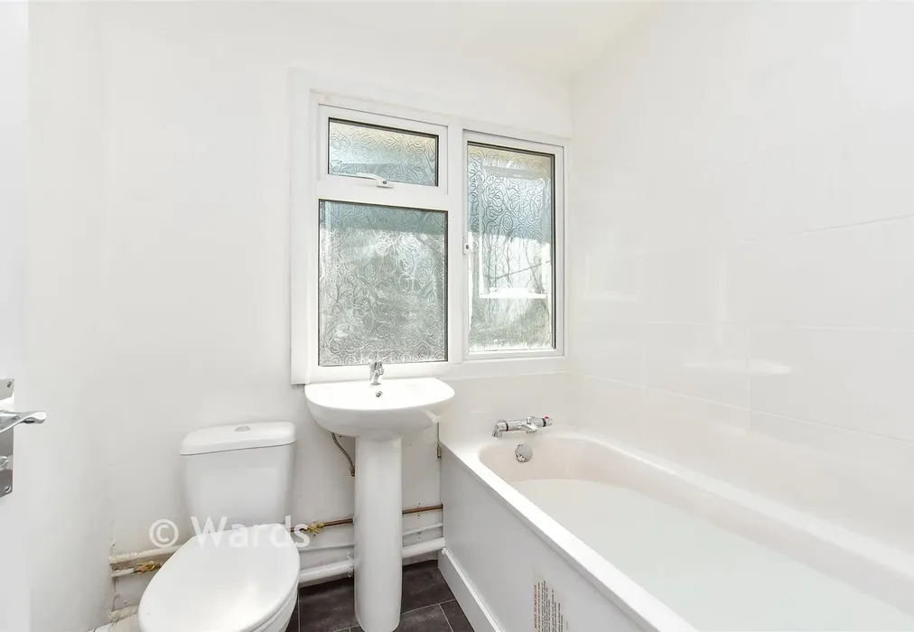 Bathroom - Exeter Walk, Rochester, Kent - Wards of Kent