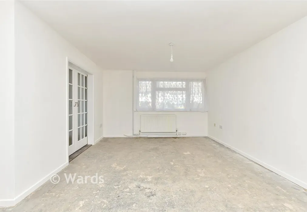 Lounge/Diner - Exeter Walk, Rochester, Kent - Wards of Kent