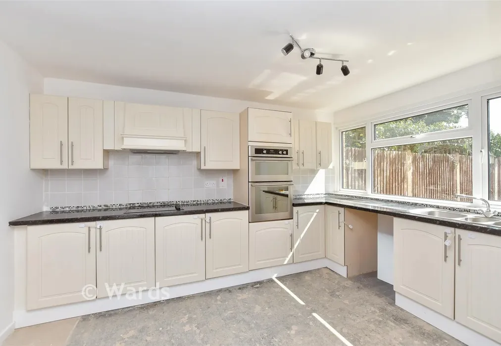 Kitchen - Exeter Walk, Rochester, Kent - Wards of Kent