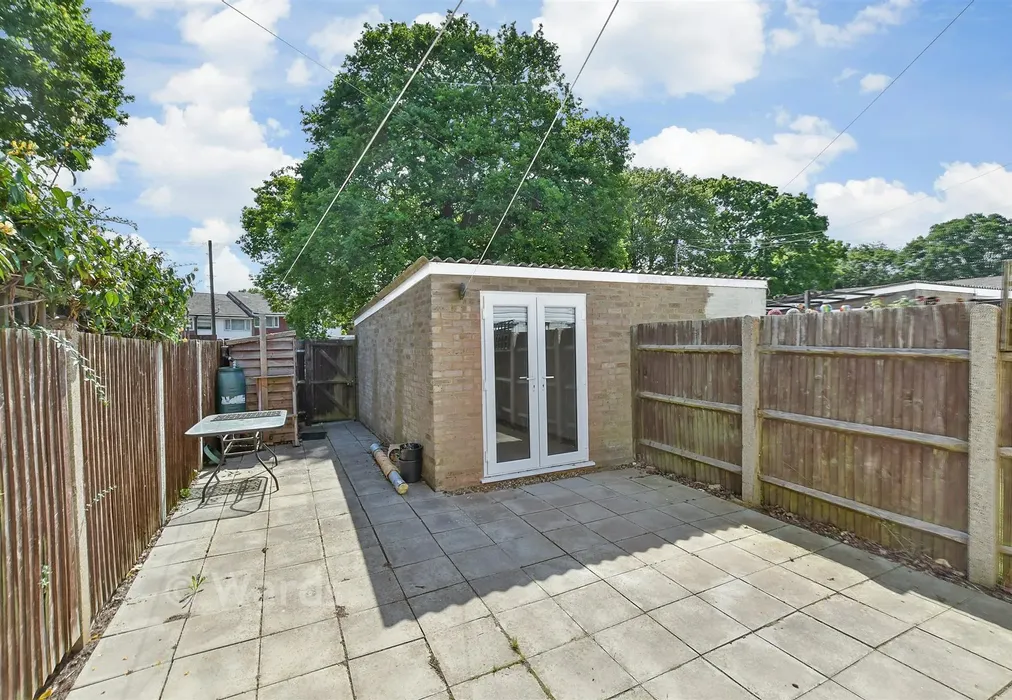 Rear Garden - Exeter Walk, Rochester, Kent - Wards of Kent