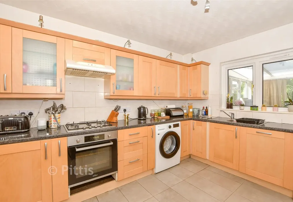 Kitchen - St. Michael's Avenue, Haylands, Ryde, Isle of Wight - Wards of Kent
