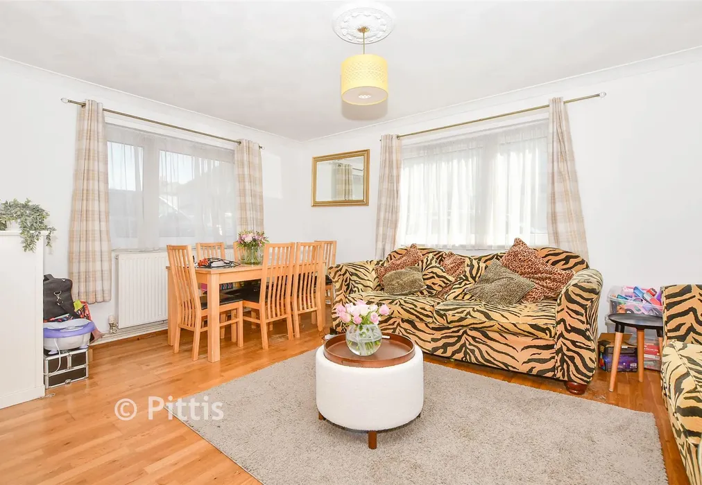 Lounge - St. Michael's Avenue, Haylands, Ryde, Isle of Wight - Wards of Kent