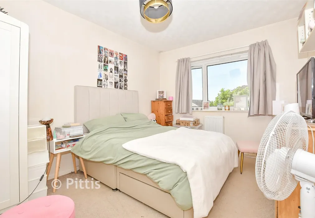 Bedroom 1 - St. Michael's Avenue, Haylands, Ryde, Isle of Wight - Wards of Kent