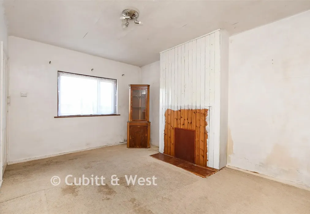 Lounge - Francis Road, Caterham, Surrey - Wards of Kent