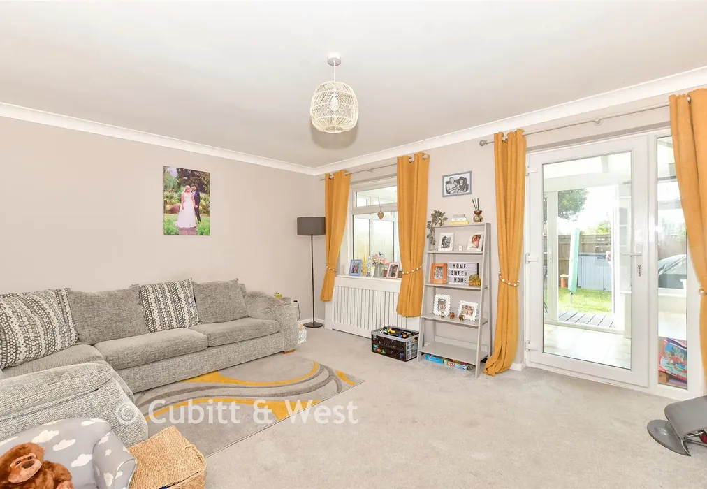 Lounge - Dinsdale Gardens, Rustington, West Sussex - Wards of Kent