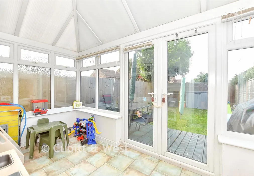 Conservatory - Dinsdale Gardens, Rustington, West Sussex - Wards of Kent