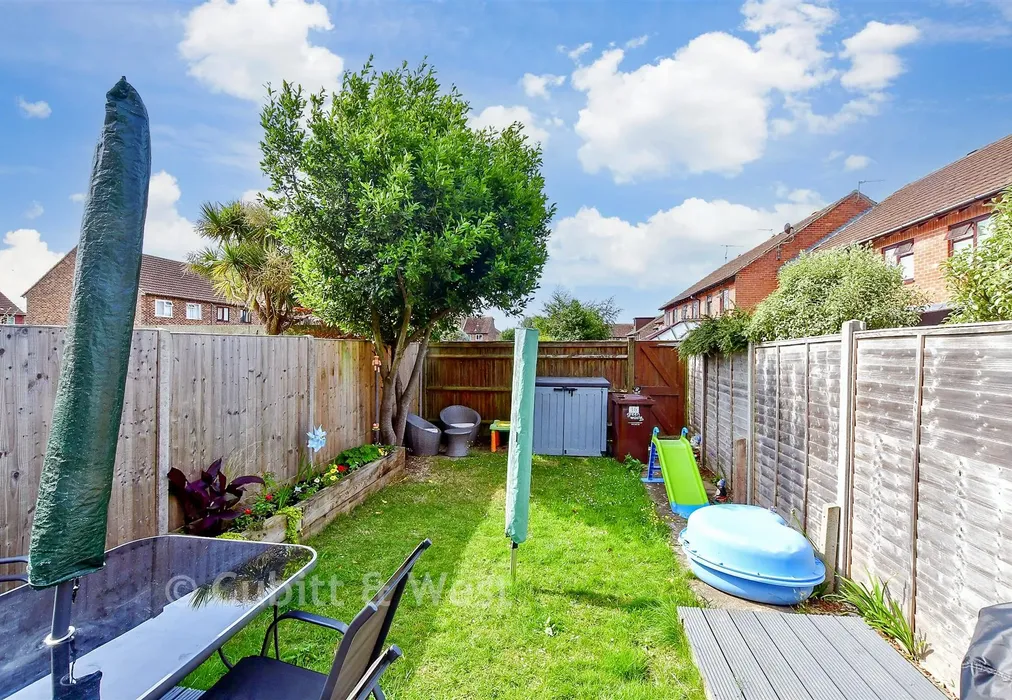 Rear Garden - Dinsdale Gardens, Rustington, West Sussex - Wards of Kent