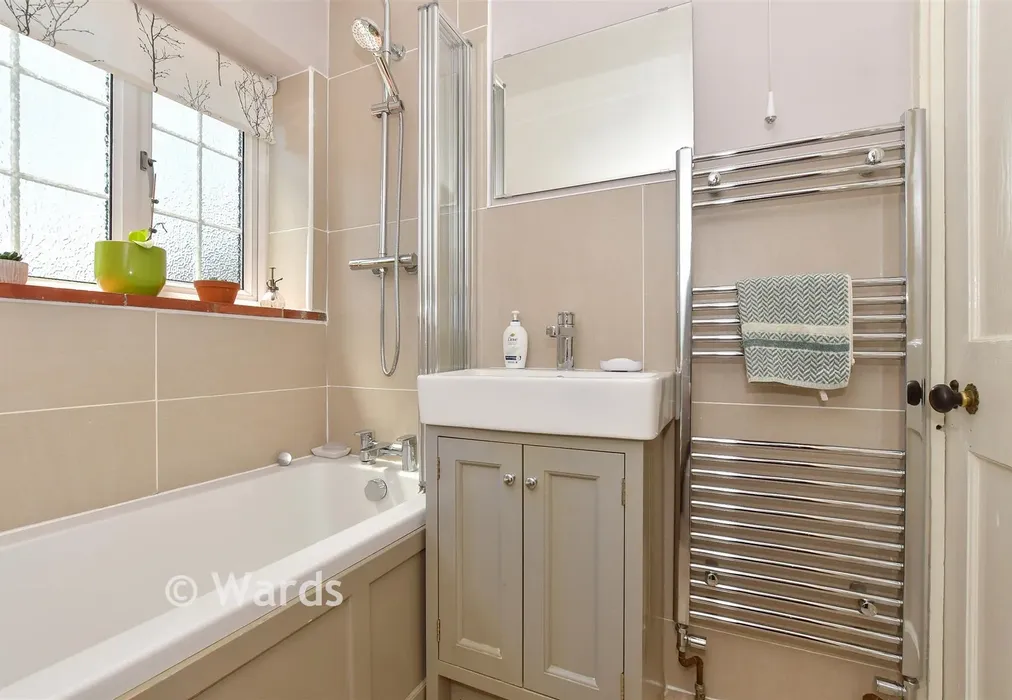 Bathroom - Tanners Hill Gardens, Hythe, Kent - Wards of Kent