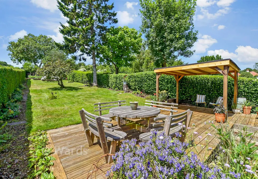 Rear Garden - Tanners Hill Gardens, Hythe, Kent - Wards of Kent