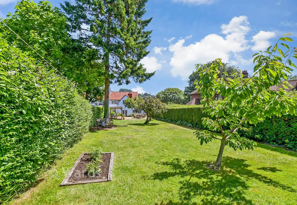 Rear Garden - Tanners Hill Gardens, Hythe, Kent - Wards of Kent