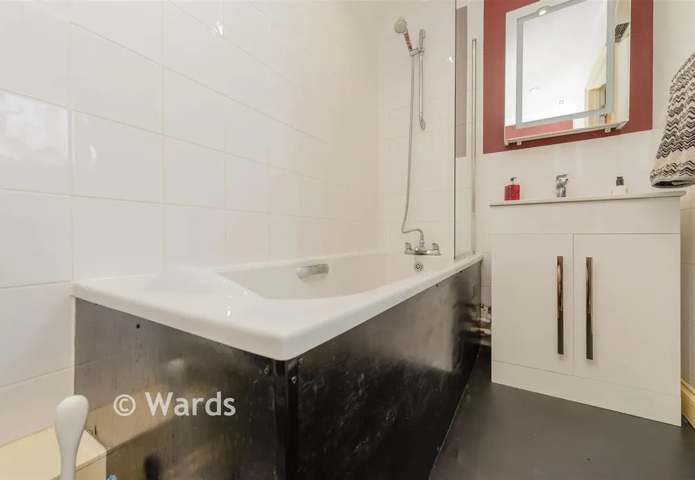 En-Suite Bathroom - High Street, Rochester, Kent - Wards of Kent
