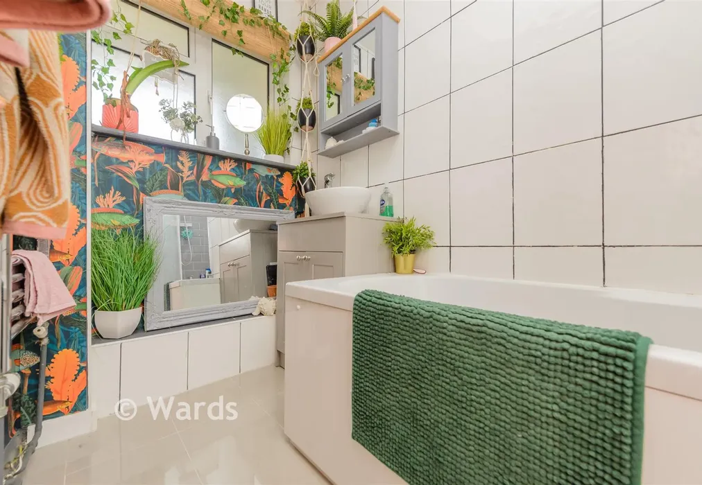 Bathroom - Stonewood, Bean, Dartford, Kent - Wards of Kent