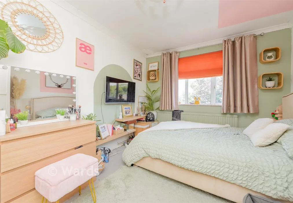 Bedroom 1 - Stonewood, Bean, Dartford, Kent - Wards of Kent