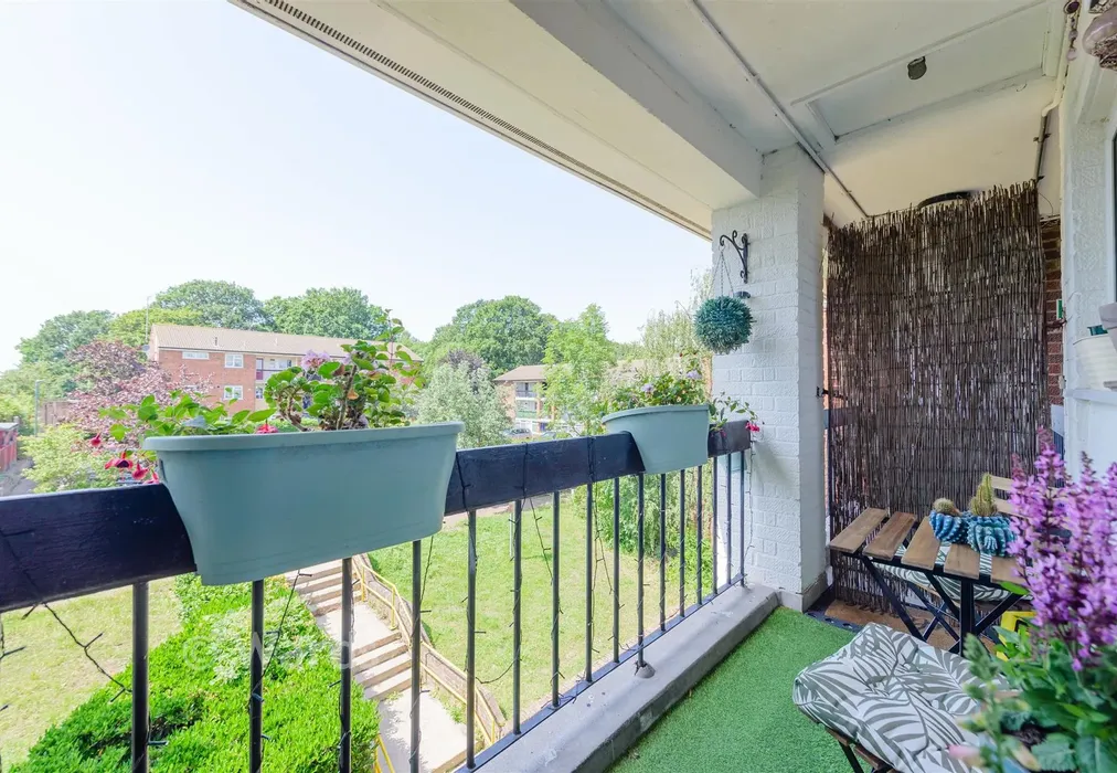 Balcony - Stonewood, Bean, Dartford, Kent - Wards of Kent