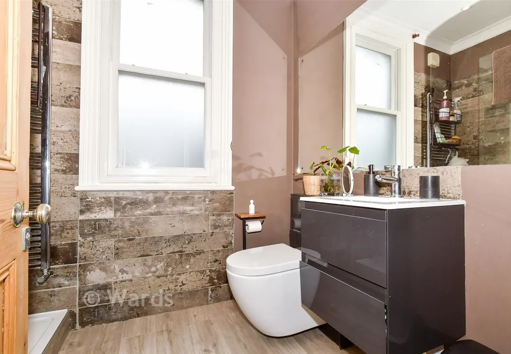 Shower Room - Buckland Road, Maidstone, Kent - Wards of Kent