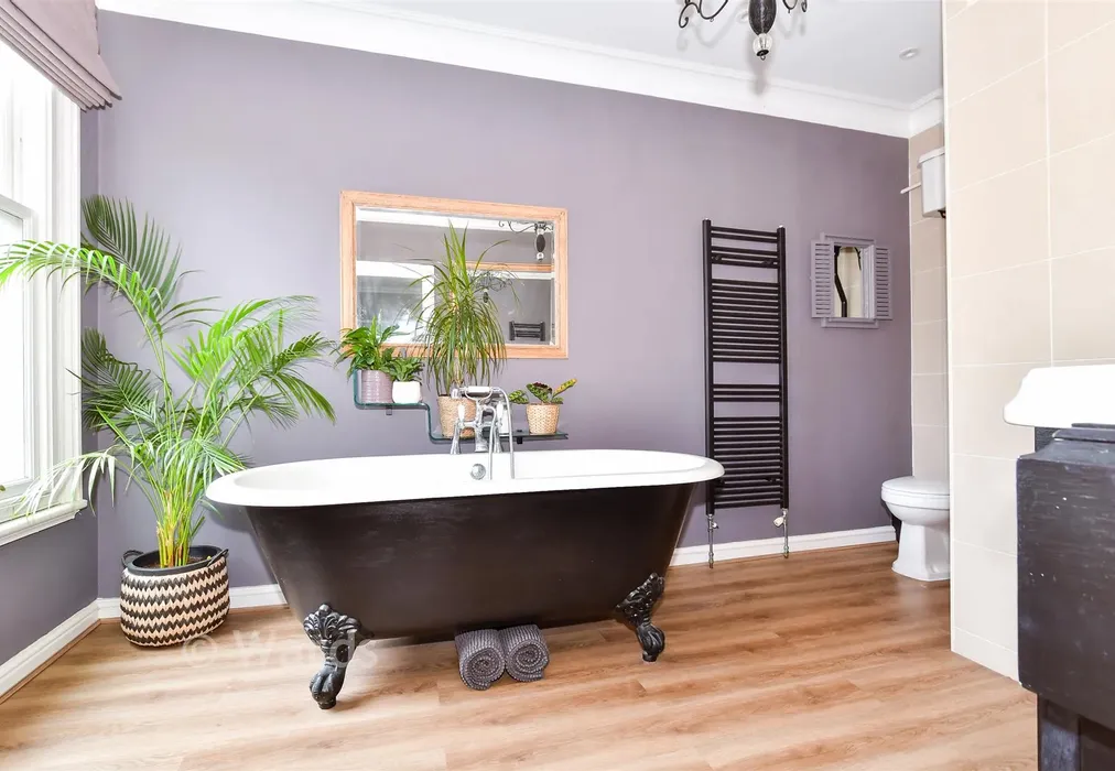 En-Suite Bathroom - Buckland Road, Maidstone, Kent - Wards of Kent