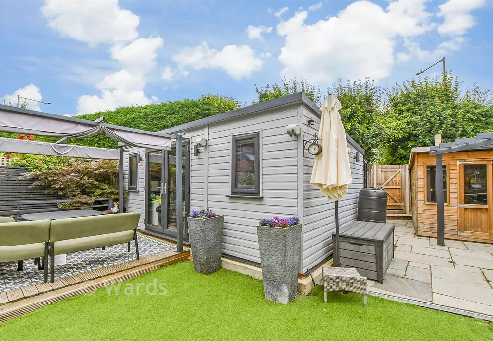 Workshop/Outbuildings - Riverside Close, Kingsnorth, Ashford, Kent - Wards of Kent