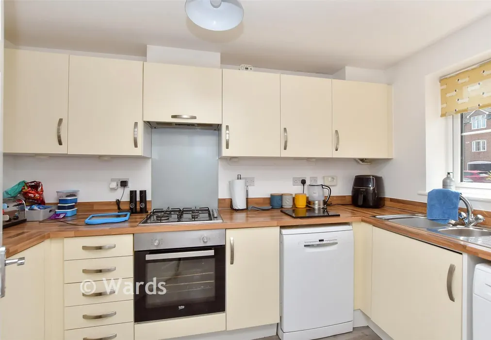 Kitchen - Standen Grove, Sittingbourne, Kent - Wards of Kent