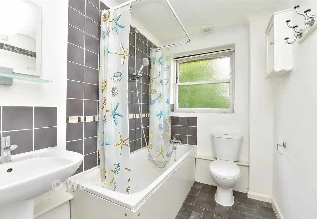 Bathroom - Cyprus Road, Faversham, Kent - Wards of Kent