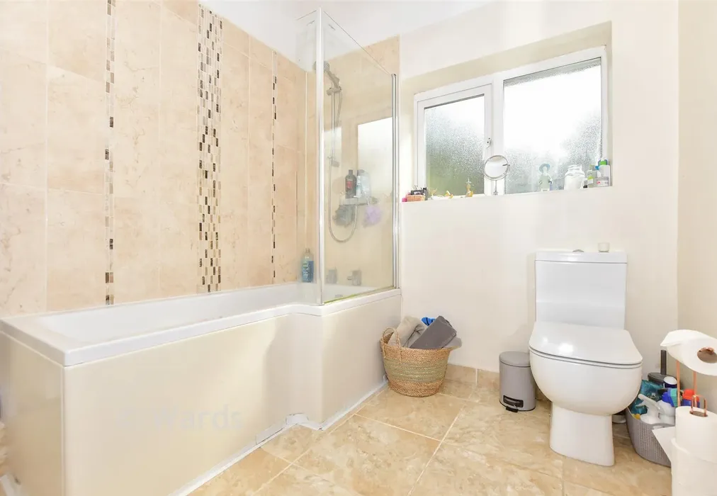Bathroom - Downs Road, Folkestone, Kent - Wards of Kent