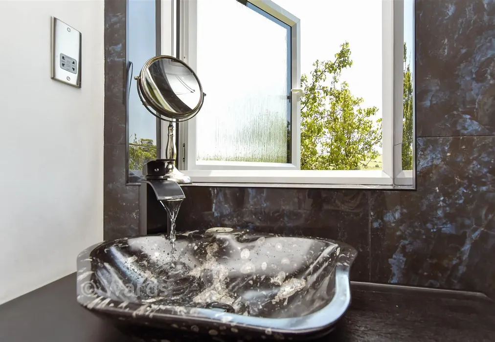 Internal Feature - Cooling Road, High Halstow, Rochester, Kent - Wards of Kent