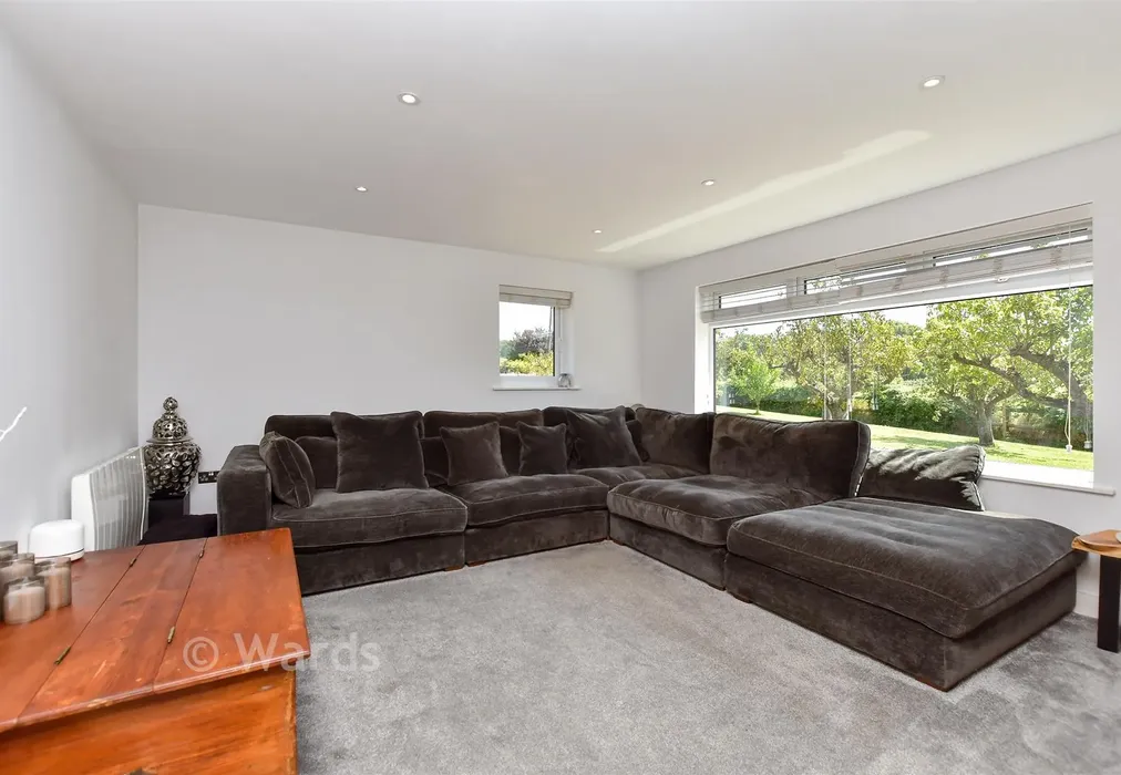 Lounge - Cooling Road, High Halstow, Rochester, Kent - Wards of Kent