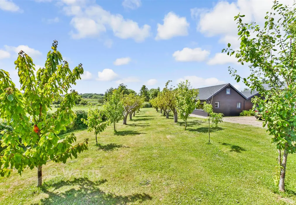 Front Garden - Cooling Road, High Halstow, Rochester, Kent - Wards of Kent