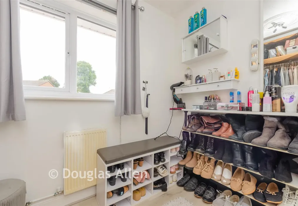 Bedroom 4 - Portman Drive, Billericay, Essex - Wards of Kent