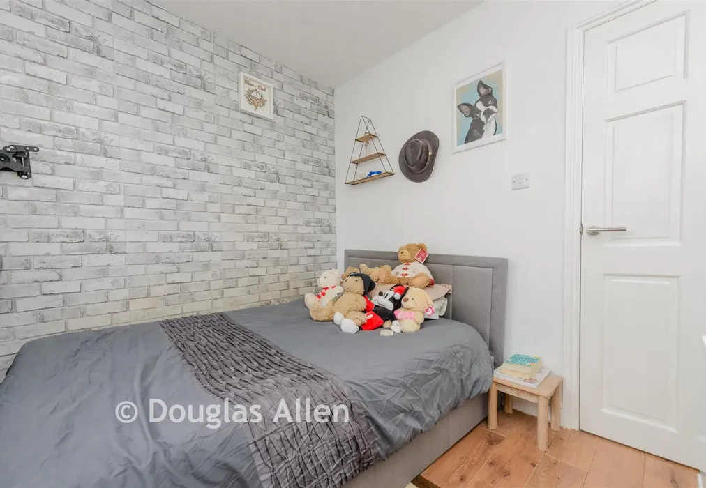 Bedroom 3 - Portman Drive, Billericay, Essex - Wards of Kent