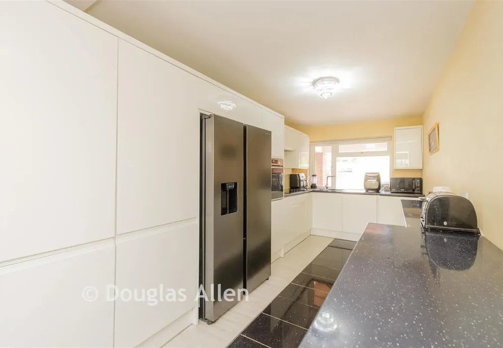Kitchen - Portman Drive, Billericay, Essex - Wards of Kent