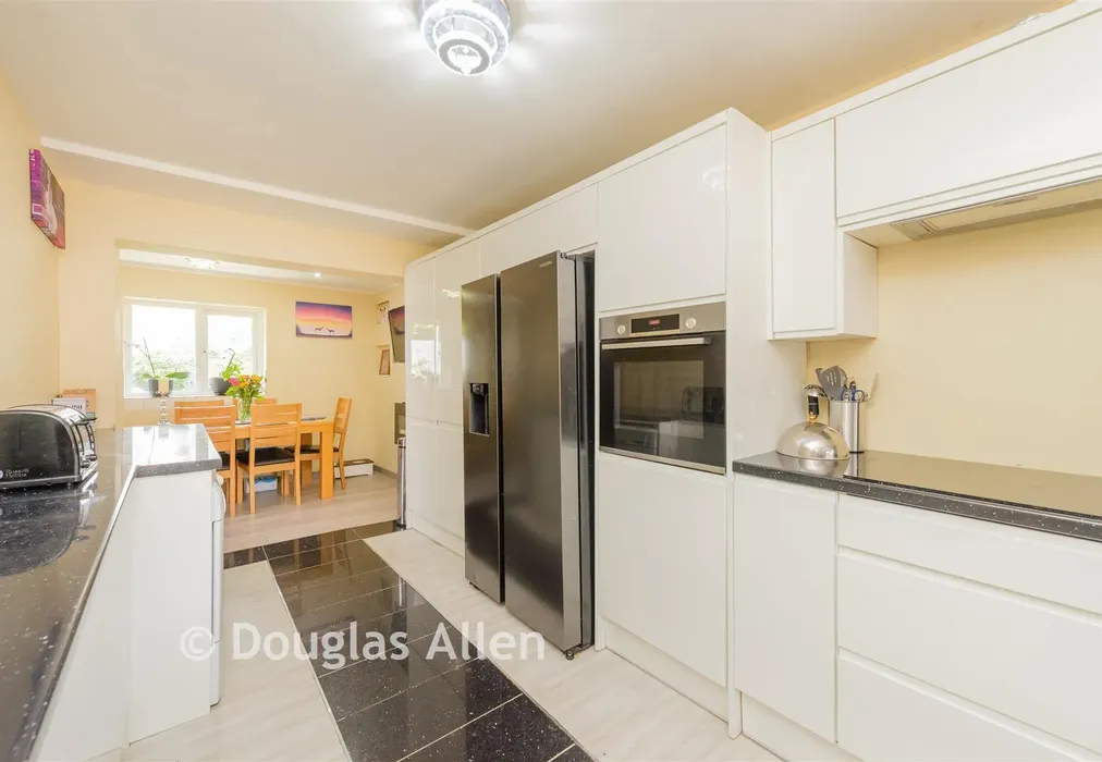 Kitchen - Portman Drive, Billericay, Essex - Wards of Kent