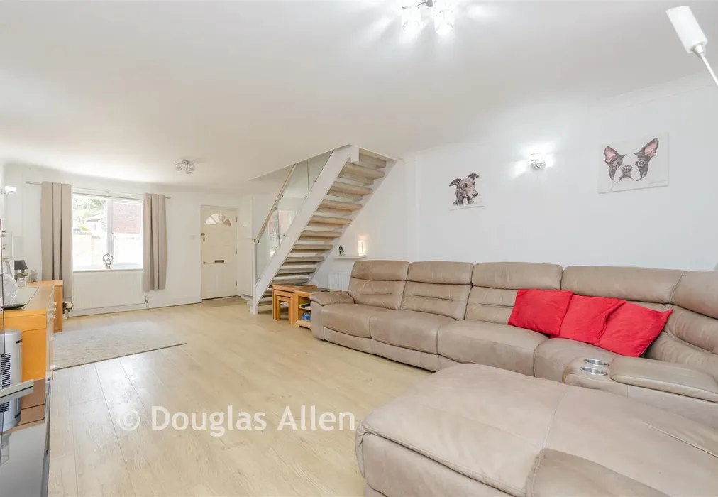 Lounge - Portman Drive, Billericay, Essex - Wards of Kent