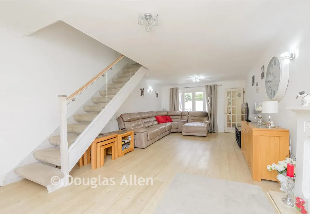 Lounge - Portman Drive, Billericay, Essex - Wards of Kent