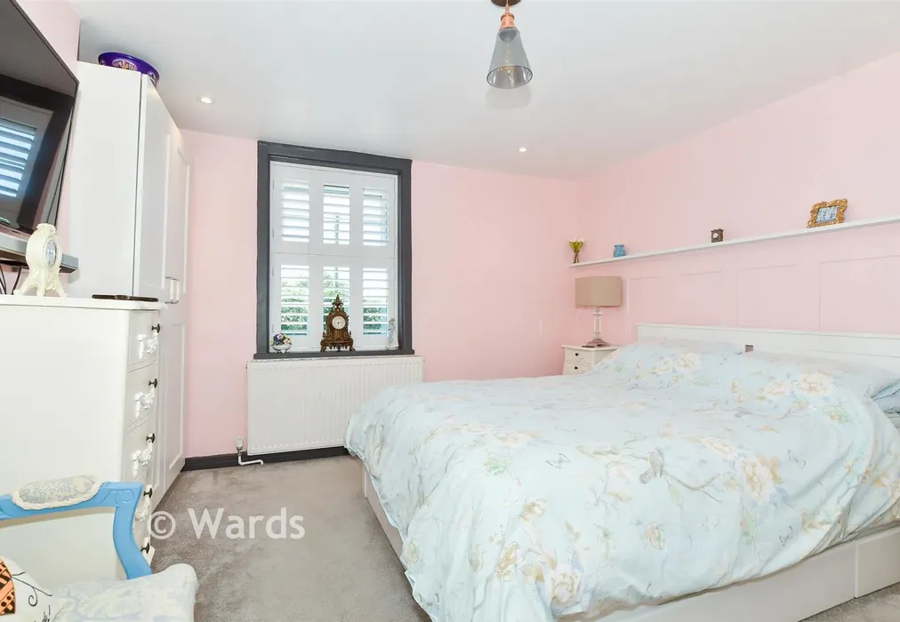 Bedroom 1 - Heath Road, Coxheath, Kent - Wards of Kent