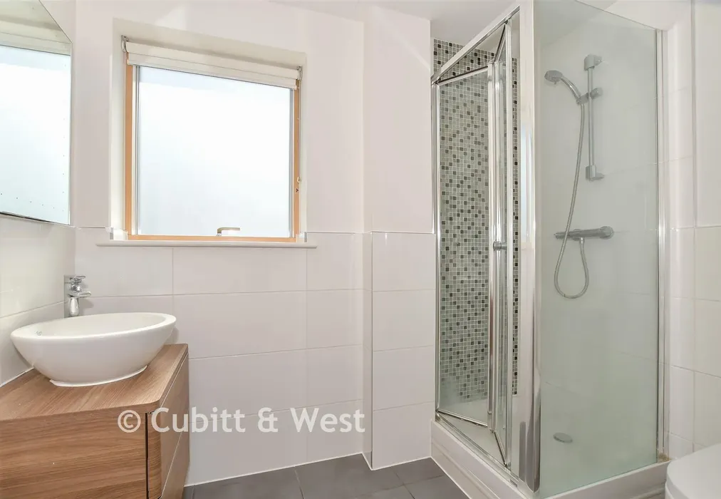En-Suite Shower Room - Denne Parade, Horsham, West Sussex - Wards of Kent