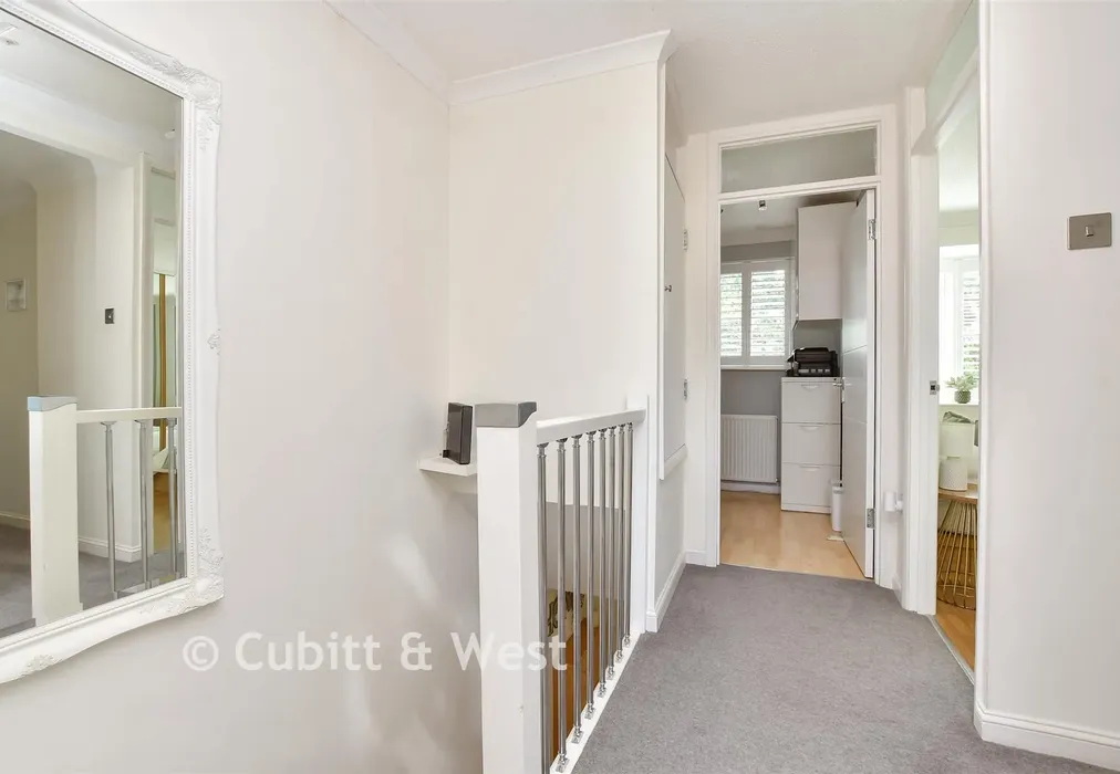 Landing - Orchard Way, Shirley, Surrey - Wards of Kent