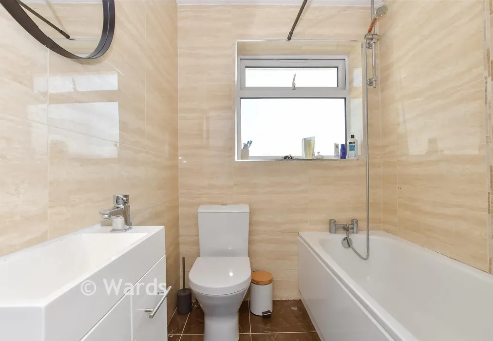 Bathroom - Sandown Road, Deal, Kent - Wards of Kent
