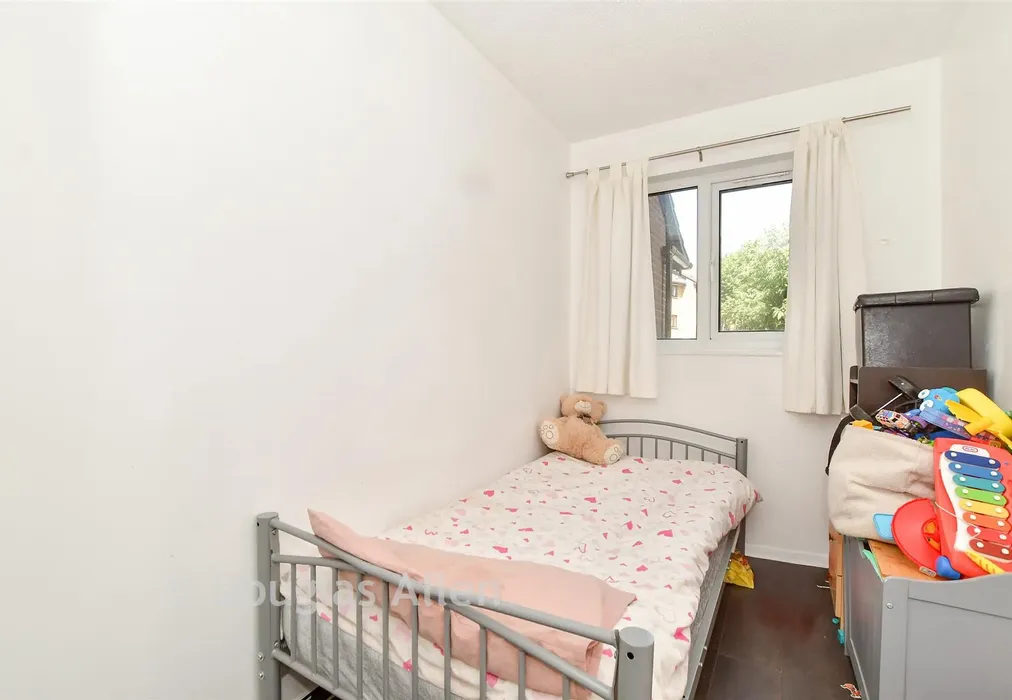 Bedroom 2 - Sapphire Close, Dagenham, Essex - Wards of Kent