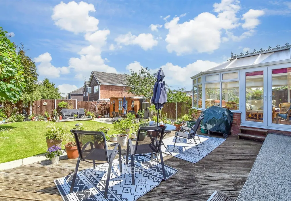 Rear Garden - Alma Close, Wickford, Essex - Wards of Kent