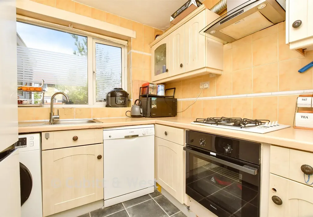 Kitchen - Tintern Road, Carshalton, Surrey - Wards of Kent