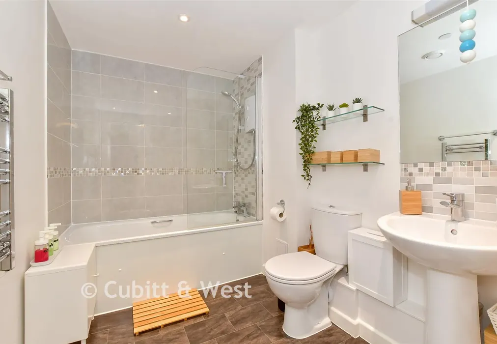 Bathroom - Queen Street, Portsmouth, Hampshire - Wards of Kent