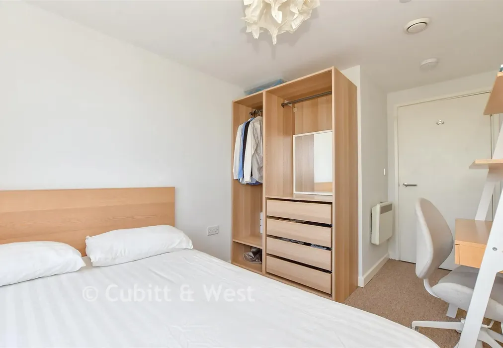 Bedroom 2 - Queen Street, Portsmouth, Hampshire - Wards of Kent