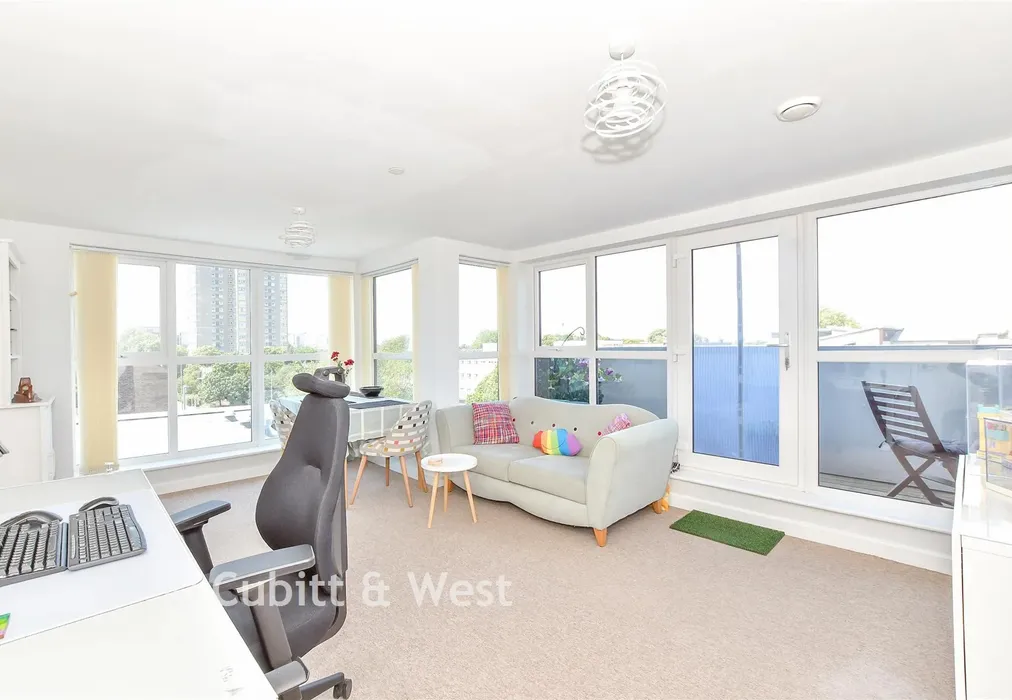 Lounge/Diner - Queen Street, Portsmouth, Hampshire - Wards of Kent