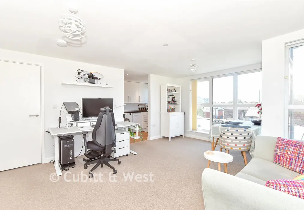 Lounge/Diner - Queen Street, Portsmouth, Hampshire - Wards of Kent